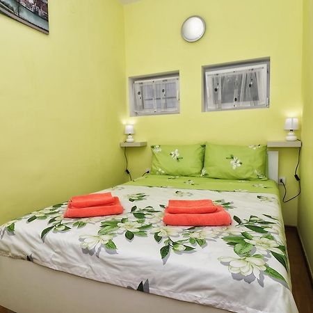 Apartments Amalia Rovinj Bagian luar foto