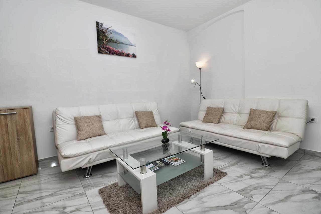 Apartments Amalia Rovinj Bagian luar foto