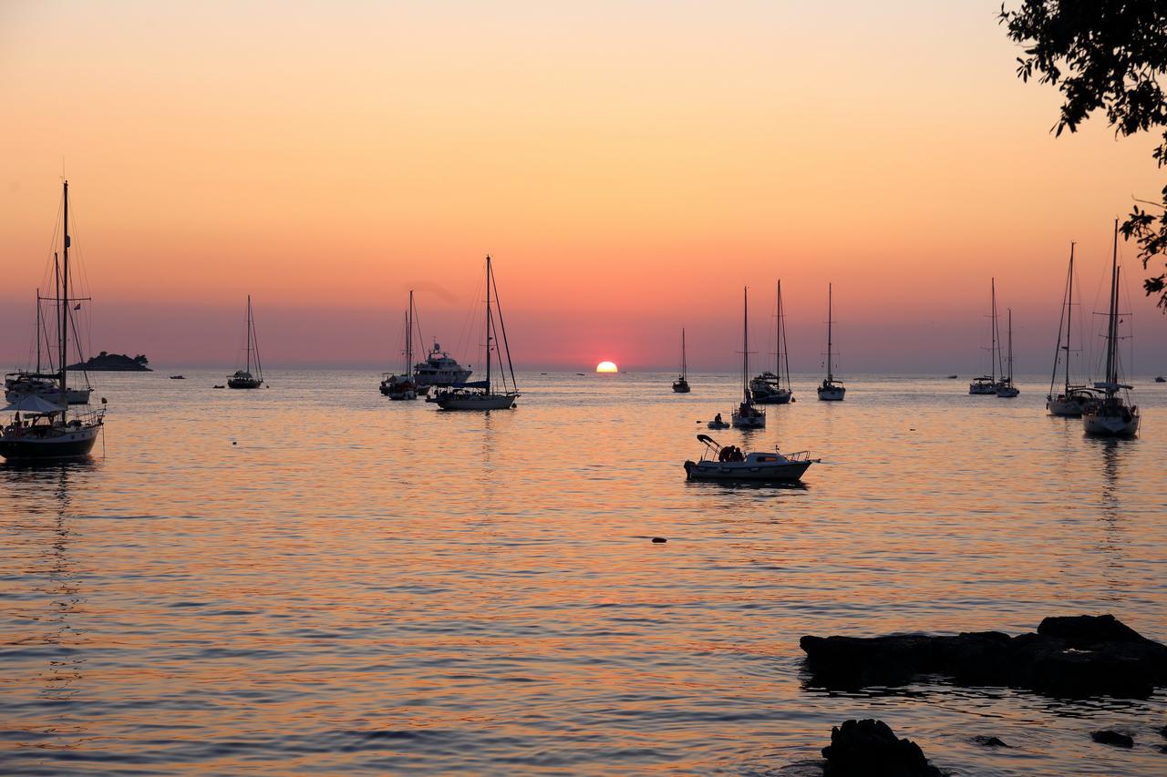 Apartments Amalia Rovinj Bagian luar foto